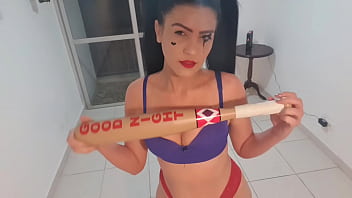 Segurando No Bastão Menina Dulce Esbanja O Rabo E Mostra Os Peitos! Alerquina Sexy E Gostosa free video